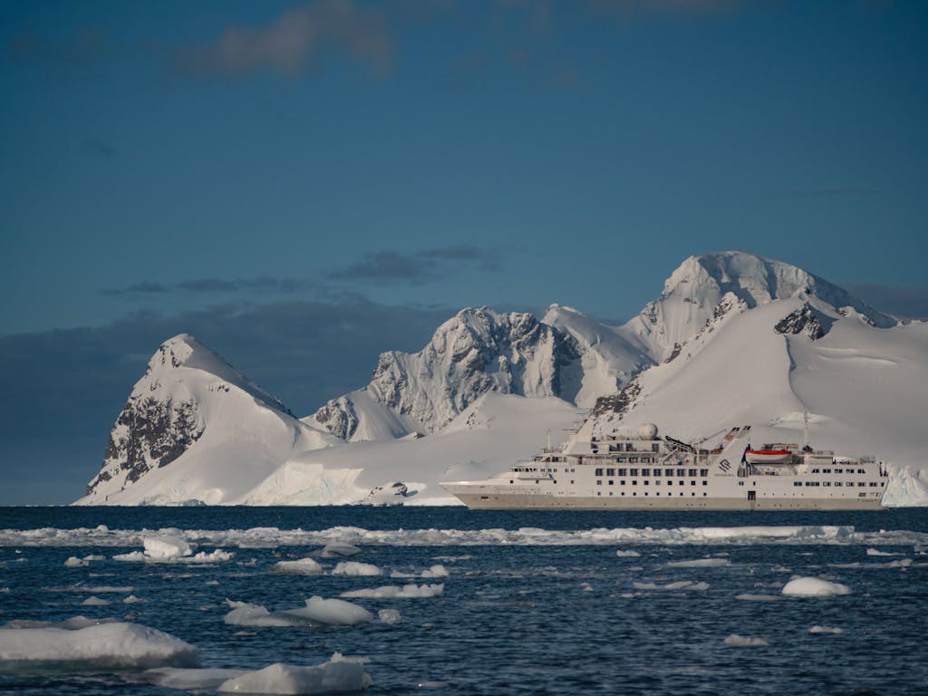 A Flight to Remember: Silversea Celebrates  Antarctica Return to Service in Groundbreaking Style