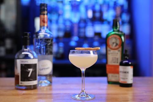 Around the World in 60 Cocktails: Gezellig