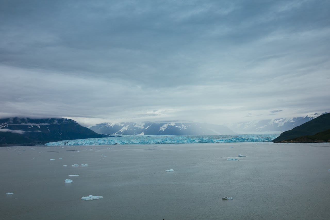 The Enduring Ice Mass of the Hubbard Glacier