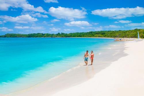 Jamaica vs The Bahamas: Which Island is Best for You?