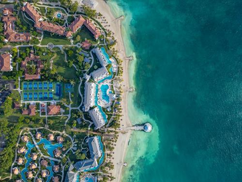 The Ultimate Backdrop for Play: 5 Pickleball Destinations to 